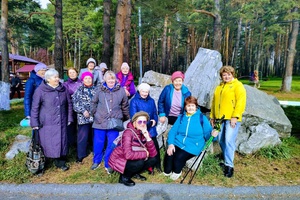 Новокузнецкий Центр общения старшего поколения провел экскурсию в Зенковский парк культуры и отдыха