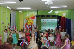 «К подвигу героев сердцем прикоснись» - так назывался конкурс чтецов, прошедший в детских садах Мысков.
