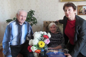 Сегодня ветерану труда Зое Казаковой исполнилось 90 лет.