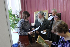 Вчера в Центральной городской библиотеке Мысков состоялась творческая встреча с поэтессой Яной Блынской «Берегите в себе человека!».