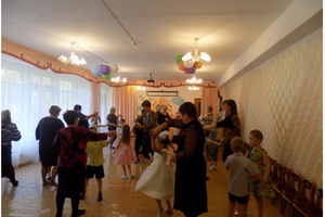 В школах и детских садах Мысков желанными гостями стали пожилые мысковчане.