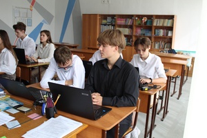 Учебные кабинеты, оснащенные современной цифровой техникой, открыты сегодня в двух школах Мысков.