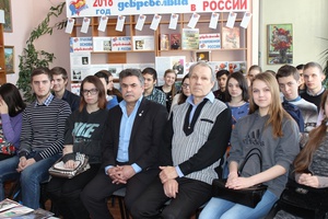 В городской библиотеке-филиале № 2 состоялся поэтический час «С юбилеем, любимый Кузбасс!», посвященный 75-летию Кемеровской области.