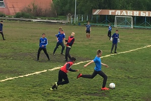 В Мысках прошёл открытый турнир Комплексной детско-юношеской спортивной школы по мини-футболу.