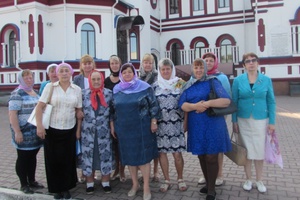Сегодня вдовы погибших шахтеров из Мысков посетили Собор Рождества Христова в городе Новокузнецке.