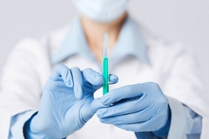 Сегодня сотрудники Мысковской городской больницы приступили к вакцинации населения от гриппа.