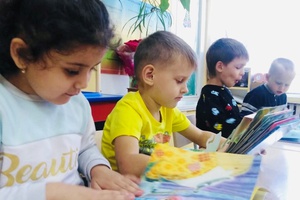Центральная детская библиотека Мысков в очередной раз присоединилась к Международной акции «Книжка на ладошке».