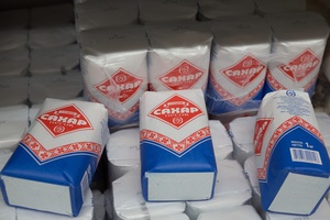 Жители Кузбасса, как и всей России, опасаясь роста цен и дефицита, скупают ряд товаров, в том числе и сахар. Таким образом, в регионе формируется ажиотаж.