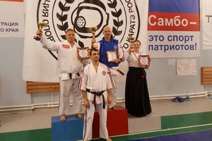 Команда каратистов из Мысков заняла третье место на Кубке Алтайского края по контактному каратэ.