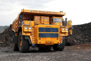 Угольная компания «Южный Кузбасс» выпустила на линию 4 карьерных самосвала БелАЗ грузоподъемностью 220 тонн.