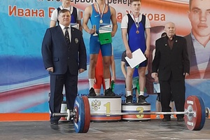 Мысковская команда тяжелоатлетов стала третьей на областных соревнованиях.