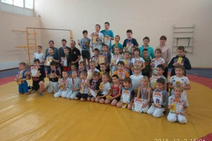 В спорткомплексе «Энергетик» прошёл открытый фестиваль Кемеровской региональной общественной организации «Молодежный военно-спортивный клуб «Витязи».