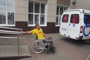В Мысках проверили доступность городских объектов для  маломобильных граждан.
