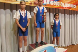 Тяжелоатлеты Мысков заняли 1 общекомандное место на первенстве Кемеровской области по тяжелой атлетике среди юниоров и юниорок.