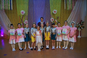 Во Дворце культуры им.Горького 21 мая состоялся отчетный концерт хореографического ансамбля  «Планета танцев» и вокальной студии «Весна».