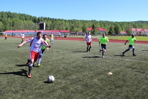 В угольной компании «Южный Кузбасс» определили победителя соревнований по мини-футболу в рамках годовой корпоративной спартакиады.