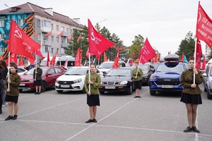 Более 300 автомобилей приняли участие в юбилейном пробеге «Эстафета памяти. Кузбасс — фронту», посвященном 80-летию Победы
