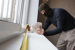 Кузбассовцев призывают быть бдительными и не верить финансово-мошенническим схемам от частных ремонтных служб.