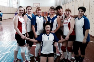 В Мысках прошли женский и мужской турниры по волейболу, посвященные открытию спортивного сезона 2017-2018 года.