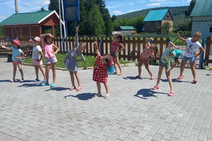 В Мысках сельские дома культуры помогают детям провести каникулы.