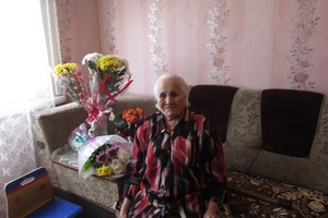Сегодня долгожительнице из Мысков Агнии Чистобаевой исполнилось 90 лет.
