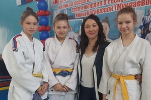 Мысковские дзюдоистки стали серебряными призерами турнира в Горно-Алтайске.