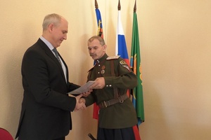 Глава Мысков Дмитрий Иванов поблагодарил за сотрудничество казаков и ветеранов.