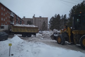 Коммунальные службы активизировали работы по вывозу снега с территории города.