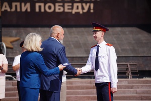 Сергей Цивилев поздравил выпускников губернаторских кадетских школ.