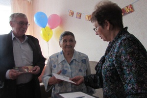 Мысковчанки Анастасия Попова и Александра Карачун отметили 90-летие со дня рождения.