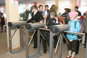 В пяти мысковских школах установят новые системы контроля доступа.