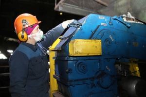 Угольная компания «Южный Кузбасс» приобрела для отдела технического контроля обогатительных фабрик «Кузбасская» и «Сибирь» две проборазделочные машины стоимостью более 4 млн руб.