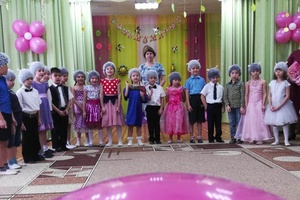 Воспитанники детского сада № 12 «Малыш» поздравили мам и бабушек с 8 Марта.