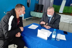 Сегодня глава Мысков Евгений Тимофеев провел выездной прием граждан в п.Чувашка.